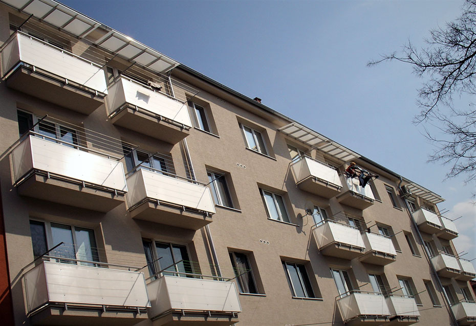 pristresky-na-balkon